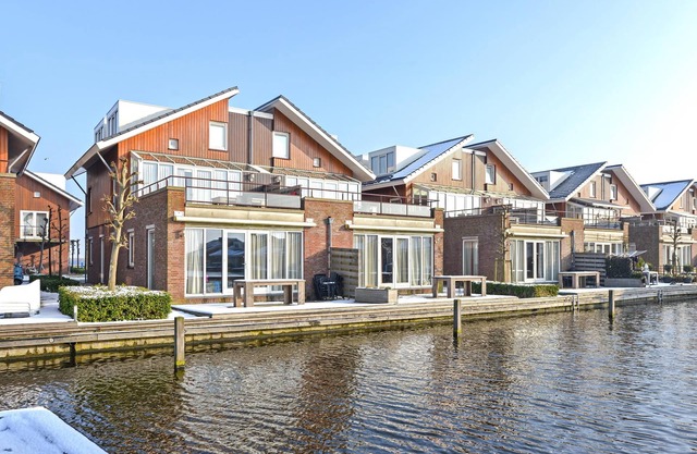 Cosy holiday home with jetty