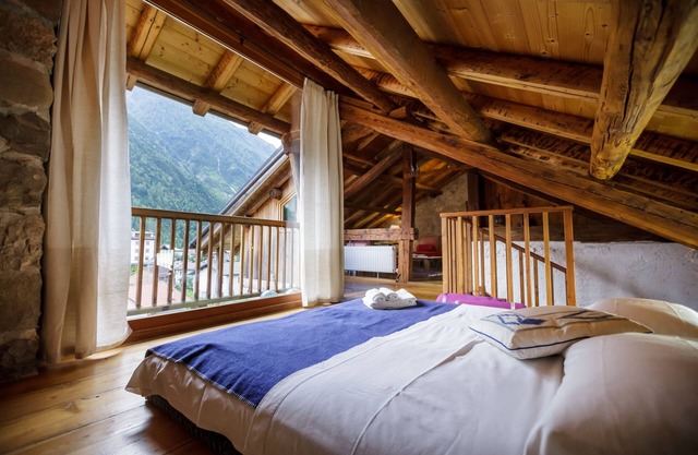 Cosy Holiday Home "La Pita" with Mountain View, Balcony, Fireplace and Wi-Fi