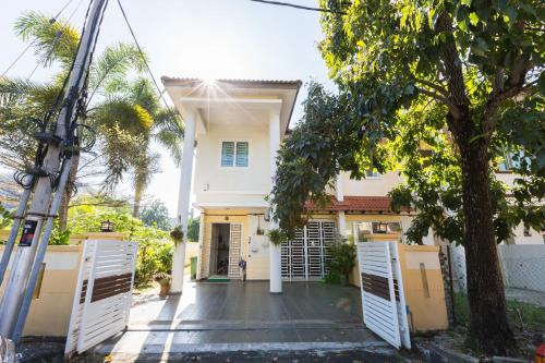 Cosy HomeStay at Penang Island -Beach and Village