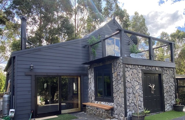Cosy house sleeps 6-8 25 minutes from Mt Buller village