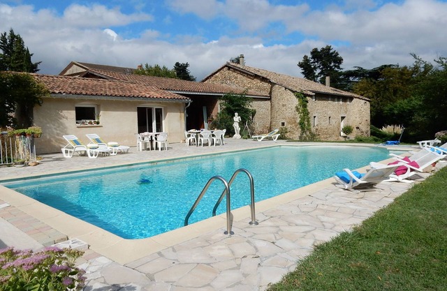 Cosy house with private pool near Valence