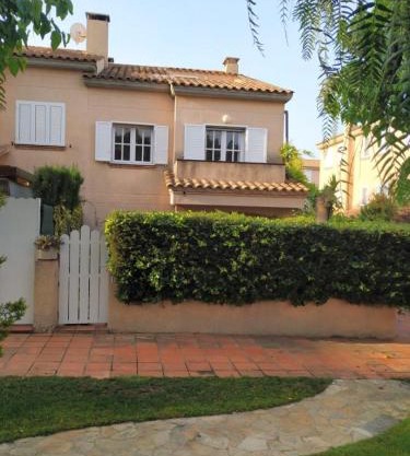 Cosy house with swimming pool in Altafulla