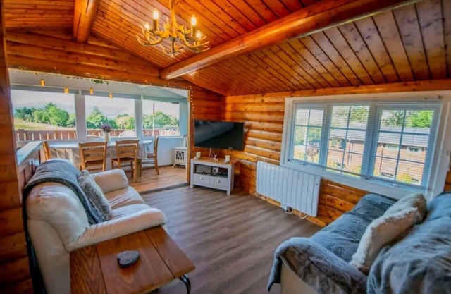 Cosy Log Cabin in Snowdonia with Wi-Fi and BBQ