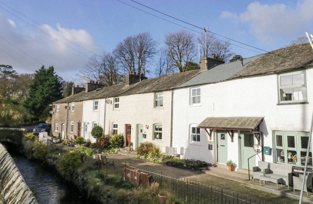 COSY LOGS COTTAGE, pet friendly, with a garden in Cark In Cartmel
