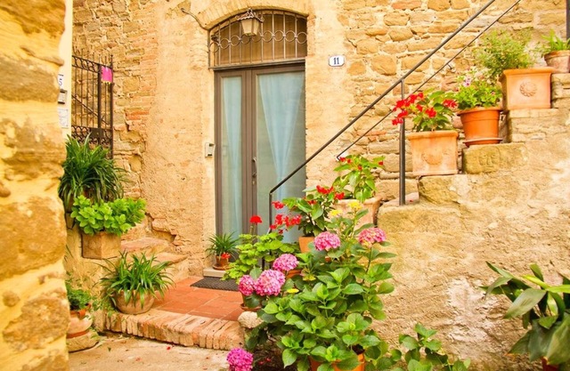 Cosy medieval flat 20m from square