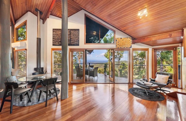 Cosy Mountain house w/fire and pool on Tamborine Mountain!