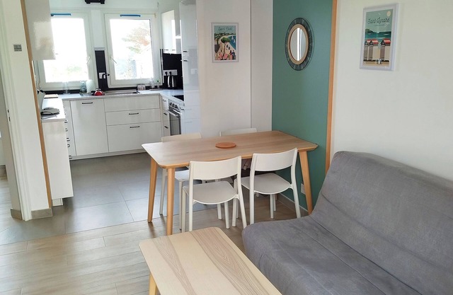 Cosy renovated apartment with sea view