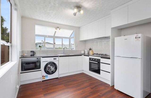 Cosy Renovated Two Bed Garden Apt | WIFI & Netflix