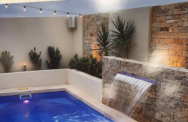 Cosy Retreat, Modern Home, Close to local shopping centre