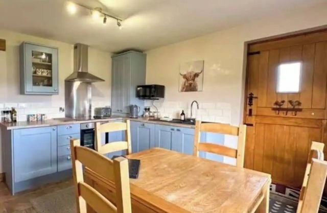 Cosy, romantic, intimate cottage. 20mins from Alton Towers.