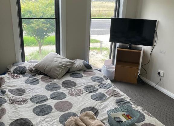 Cosy Room with Lock, TV & Private Toilet