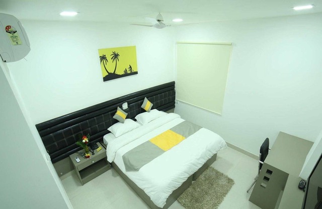Cosy Room With Private Bath And Work Desk
