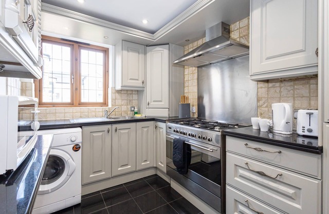 Cosy Spacious Duplex Apartment Near Salford Royal