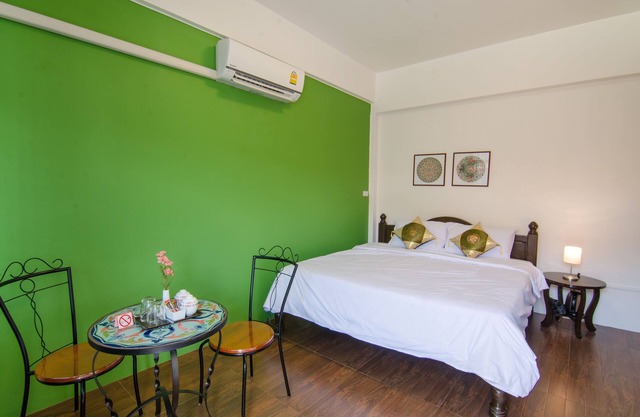 Cosy, spacious room near the city centre