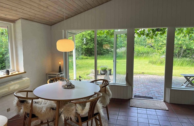 Cosy Summer Cottage glose to sandy Beach!