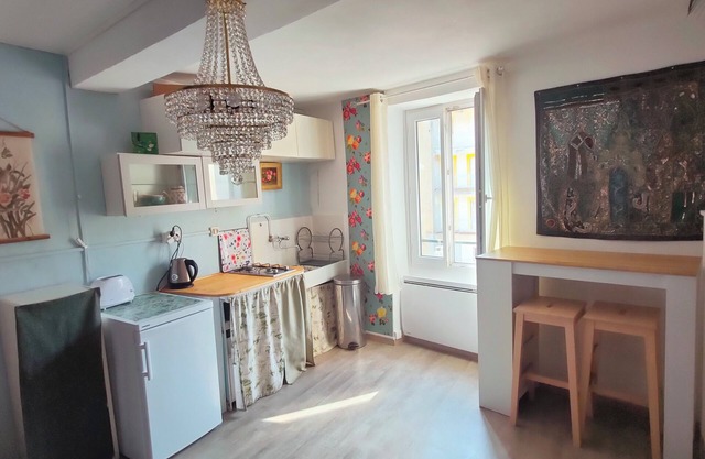 Cosy T2 apartment with river view, sleeps 2