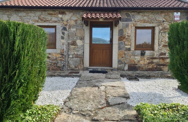 Cosy two-bedroom stone cottage