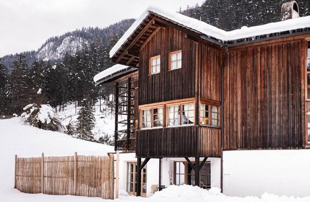 Cosy tyrolean flat in Alta Badia, spacious and convenient.