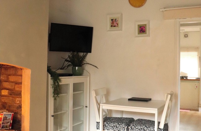 Cosy Victorian Cottage North Shropshire near Castle Free Parking Ideal for 2