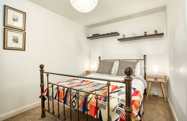 Cosy & Welcoming Home | Free Parking | City Centre
