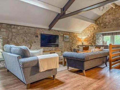 Cosy Wellbeing Barn With Hot Tub & Cold Plunge, Pet Friendly