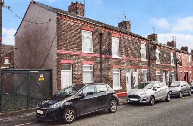 Cosy Widnes Family Home