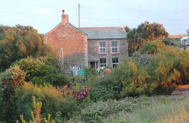 Cosy with a real Cornish feel right on the beach, near Padstow.