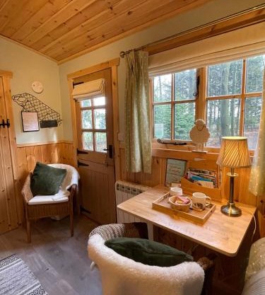 Cosy Wooden Shepherds Hut