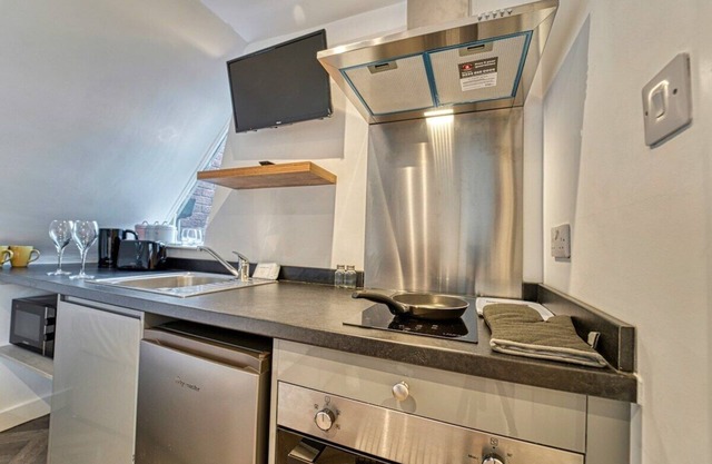 Cosy Worcester Studio Apartment.