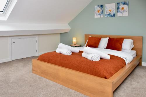 Cosy yet spacious, 3BR, Parking, Village Location