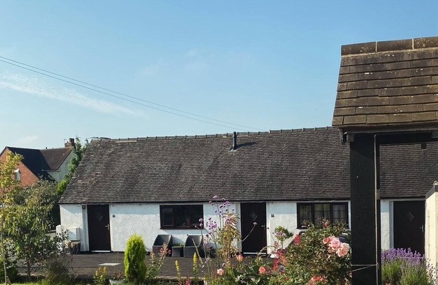 Cottage 1 - Oak , Cosy & warm with everything you need, close to Alton Towers