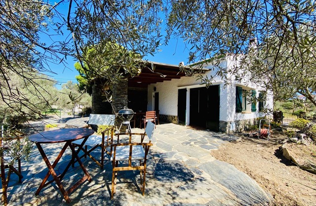 Cottage 100m from the beach