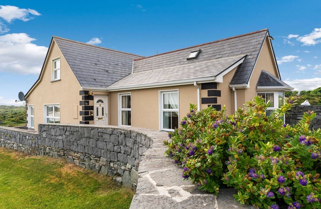 Cottage 207 - Ballyconneely - sleeps 8 guests in 4 bedrooms