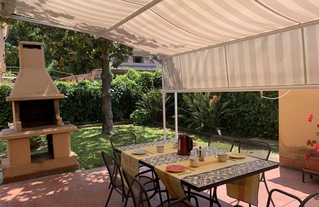 Cottage 300 mt from the sea, garden, barbecue, equipped and free beach