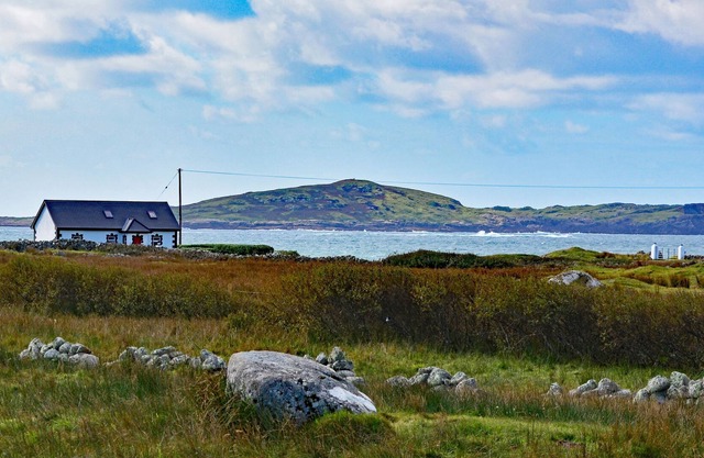 Cottage 314 Claddaghduff - sleeps 7 guests in 4 bedrooms