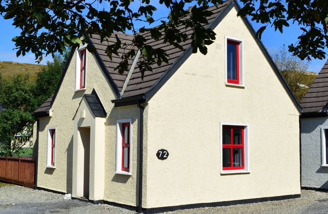 Cottage 346 - Clifden - sleeps 6 guests in 3 bedrooms