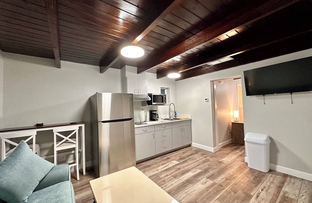 Cottage 35: Blue Heron Hideaway - Waterfront Lodging in Downtown Tavares, FL