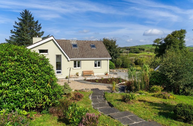 Cottage 435 - Clifden - sleeps 6 guests in 3 bedrooms