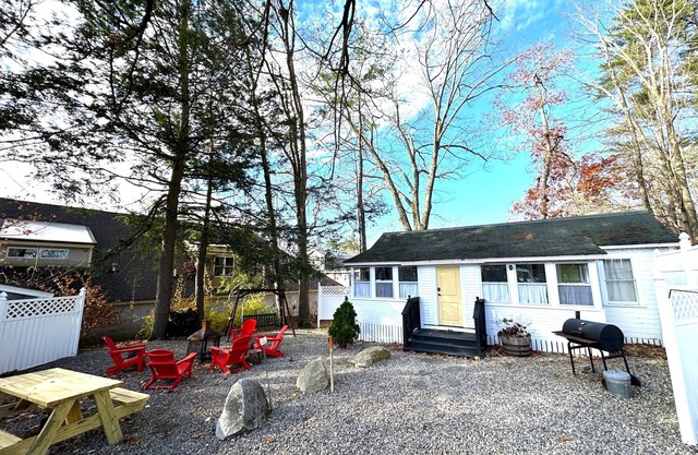Cottage 8-9 - Year Round - Pet Friendly - Stand Alone 2 Bedroom/2 Bath