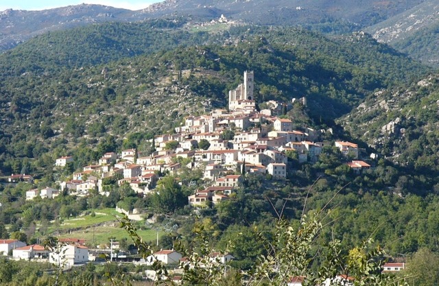 Cottage Apartment In The Heart Of The Beautiful Village Of Eus