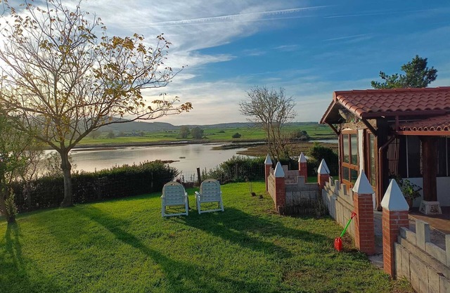 Cottage at the foot of the estuary near the private beach (suitable for pets).