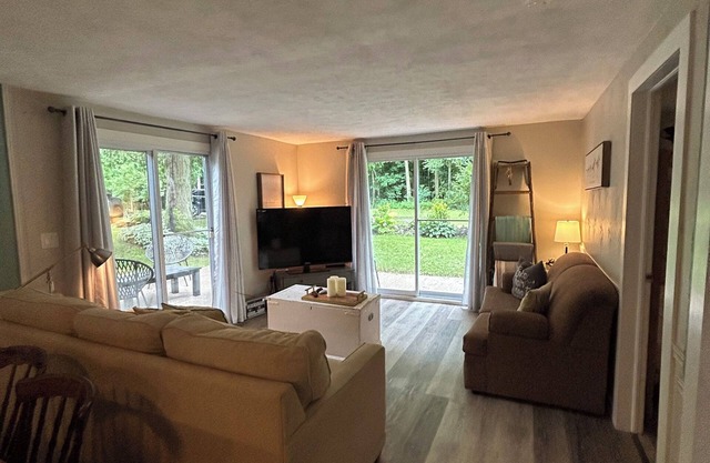 Cottage available, close to Georgian Bay only 20 minutes to Town of Owen Sound