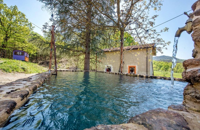 Cottage 'Borgo Tassani' with hill view, Wi-Fi and Air Conditioning