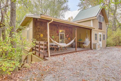 Cottage By the Pond Serene Northeast Ohio Retreat