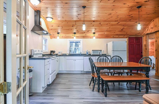 Cottage by the Pond – The Perfect Cozy Escape!