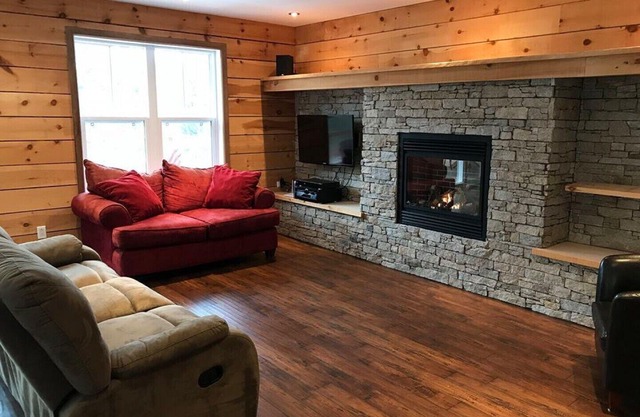 Cottage in the Laurentians next to a stream and a lake - Exode au Ruisseau