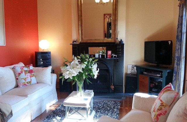 Cottage Circa 1923 Homestay with Breakfast and Friendly Host