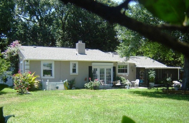 Cottage close to Kennedy Space Center and Playa Linda Beach