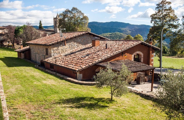 Cottage with pool near Barcelona