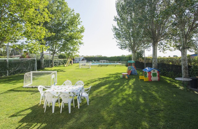 Cottage (full rental) El Jardin de los Niños for 14 people